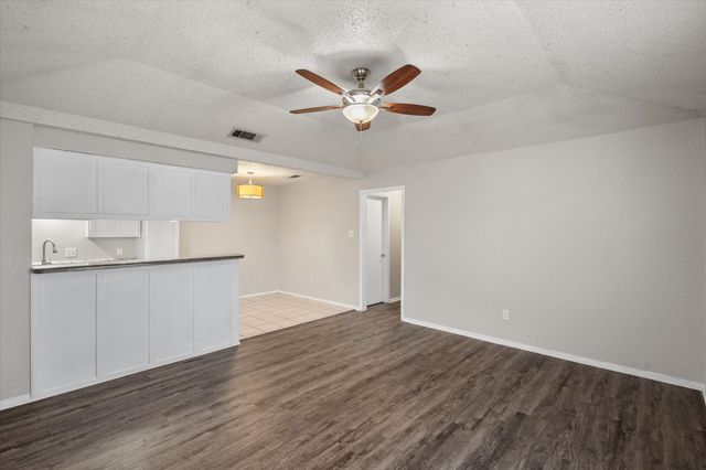 352 Spring Branch Lane, Kennedale, TX 76060