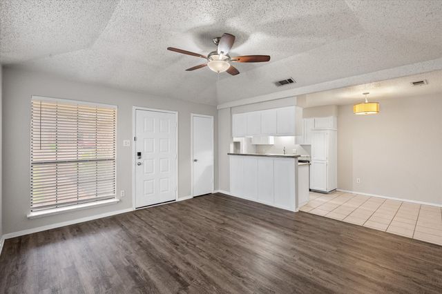 352 Spring Branch Lane, Kennedale, TX 76060