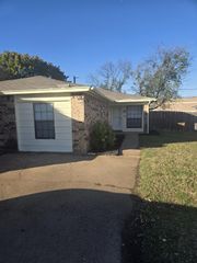 352 Spring Branch Lane, Kennedale, TX 76060