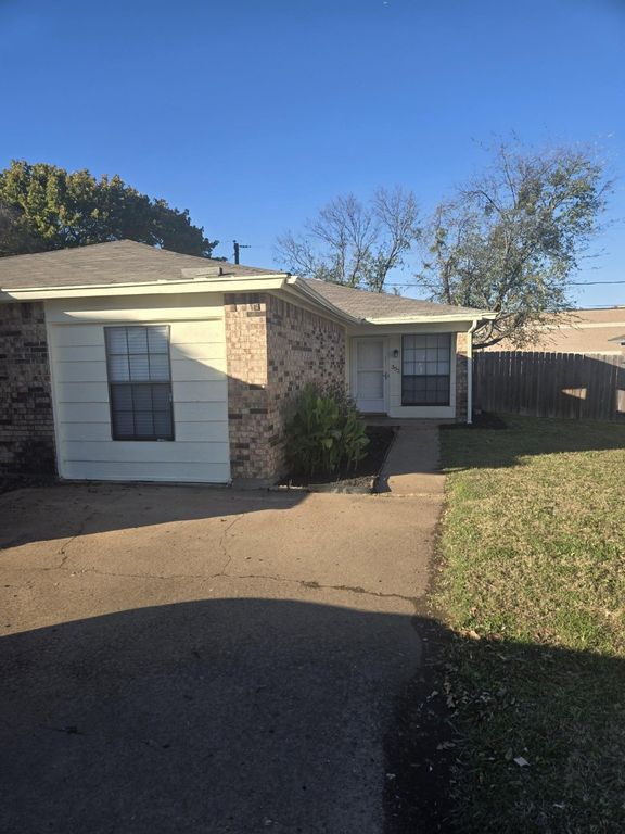 352 Spring Branch Lane, Kennedale, TX 76060