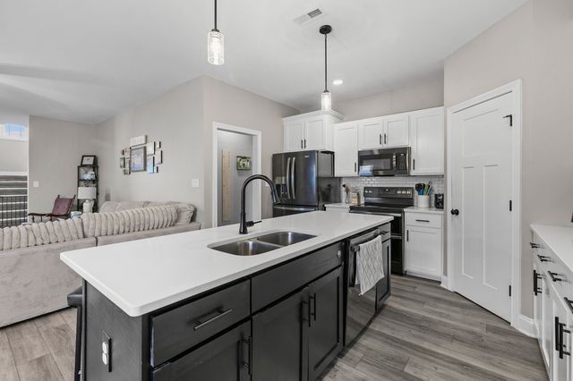 991 Cherry Blossom Ln, Clarksville, TN 37040