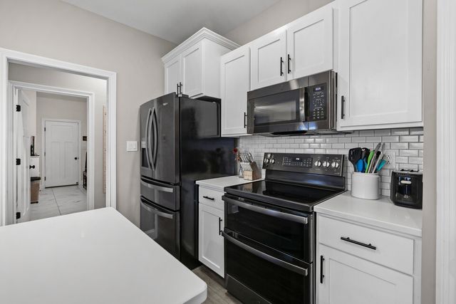 991 Cherry Blossom Ln, Clarksville, TN 37040