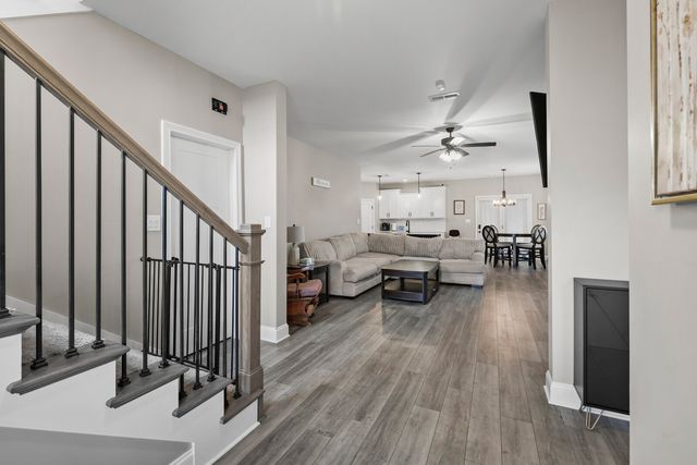 991 Cherry Blossom Ln, Clarksville, TN 37040