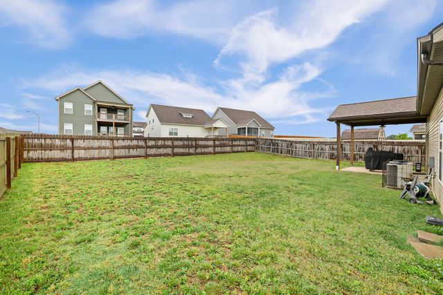 991 Cherry Blossom Ln, Clarksville, TN 37040