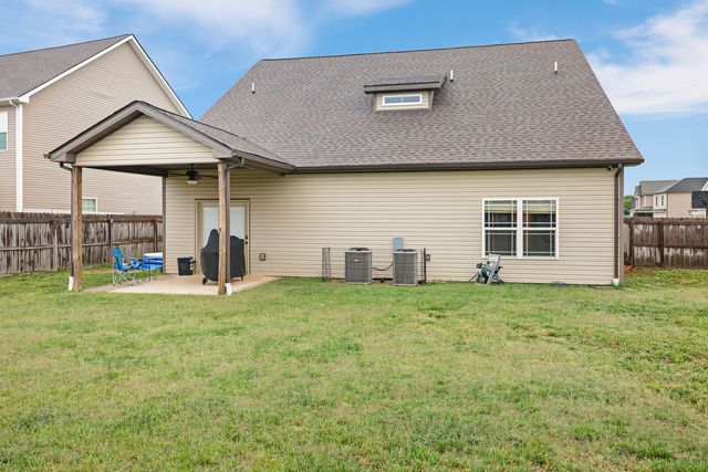 991 Cherry Blossom Ln, Clarksville, TN 37040