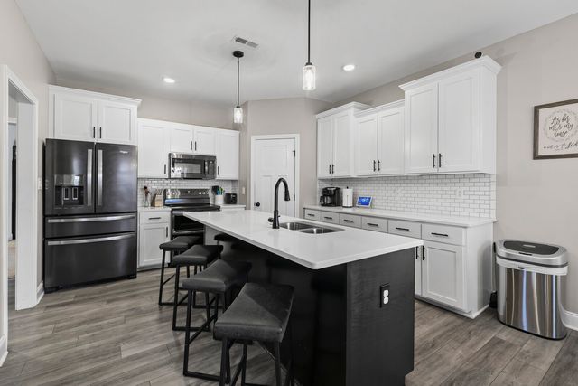 991 Cherry Blossom Ln, Clarksville, TN 37040
