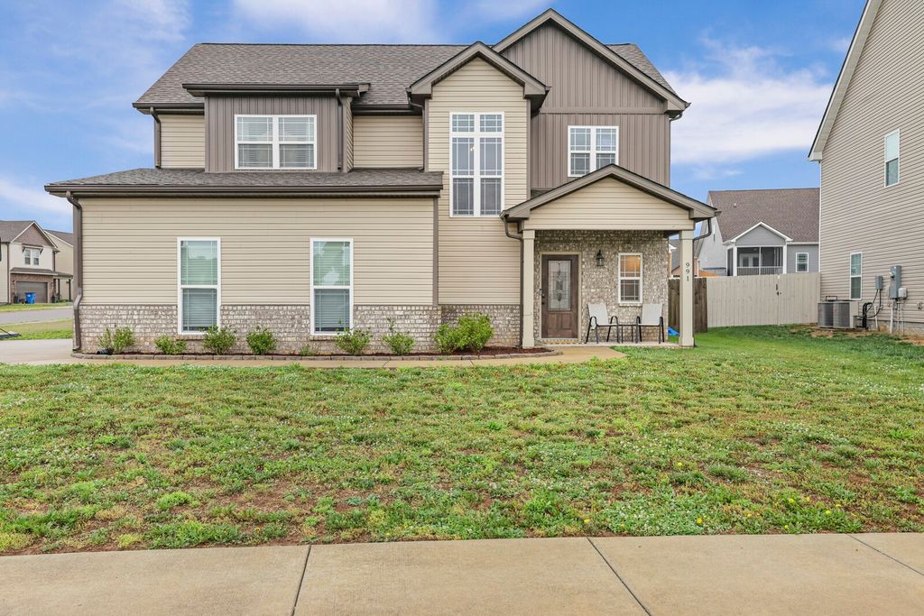 991 Cherry Blossom Ln, Clarksville, TN 37040
