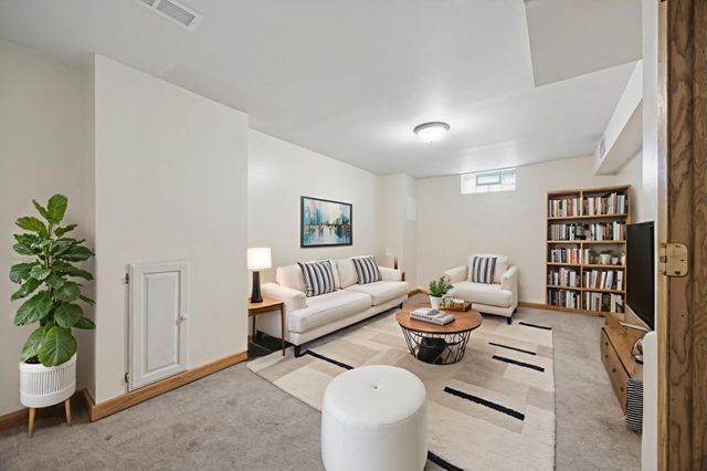 5621 22nd Avenue S, Minneapolis, MN 55417