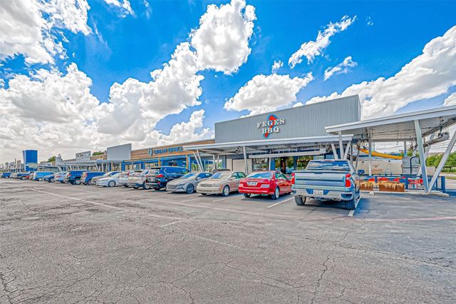 8326 Ginger Oak Street, Houston, TX 77055