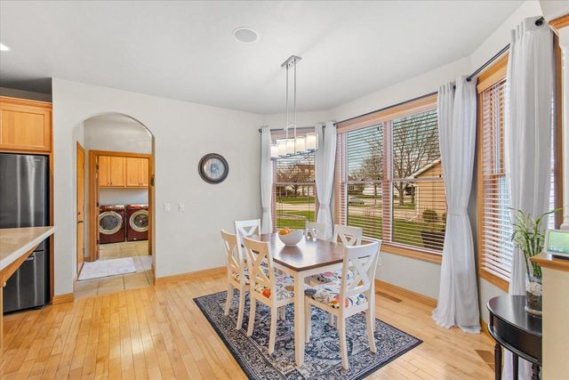 3020 E FALLCREEK LANE, Appleton, WI 54913