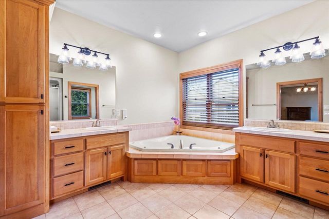 3020 E FALLCREEK LANE, Appleton, WI 54913