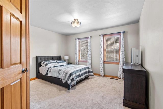 3020 E FALLCREEK LANE, Appleton, WI 54913