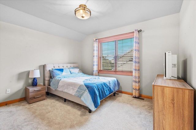 3020 E FALLCREEK LANE, Appleton, WI 54913