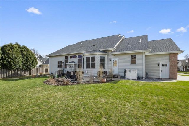 3020 E FALLCREEK LANE, Appleton, WI 54913