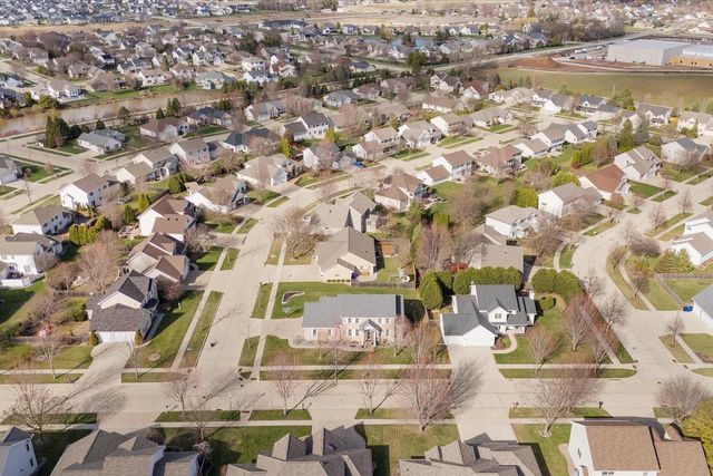 3020 E FALLCREEK LANE, Appleton, WI 54913