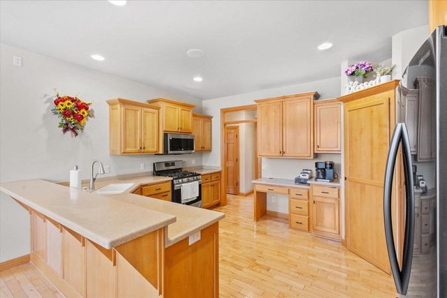 3020 E FALLCREEK LANE, Appleton, WI 54913