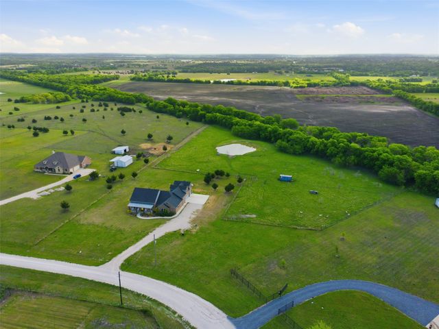 4299 County Road 1098, Celeste, TX 75423