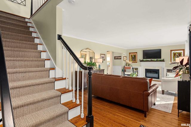 301 W HOLLYRIDGE Circle, Peoria, IL 61614