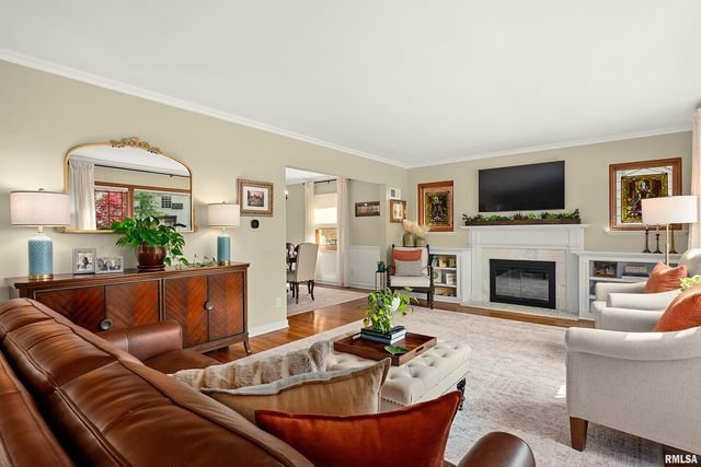 301 W HOLLYRIDGE Circle, Peoria, IL 61614