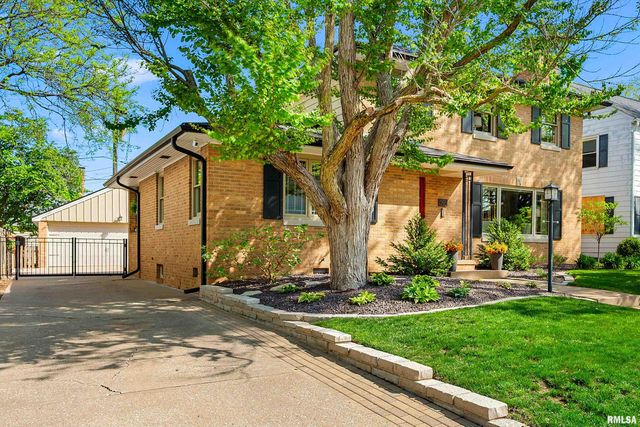 301 W HOLLYRIDGE Circle, Peoria, IL 61614
