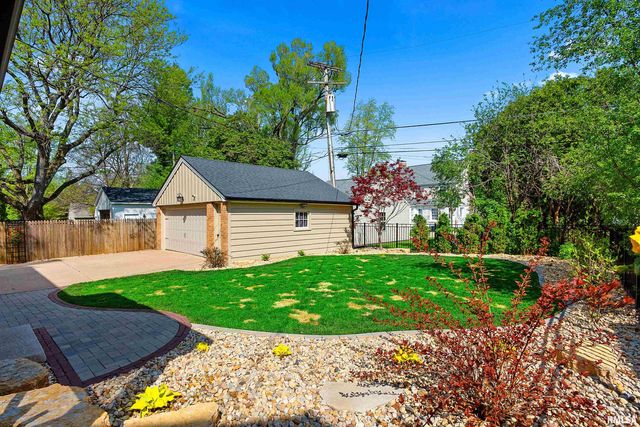 301 W HOLLYRIDGE Circle, Peoria, IL 61614