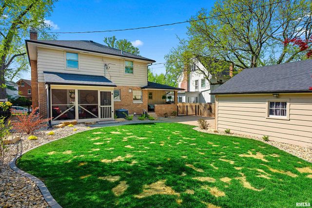 301 W HOLLYRIDGE Circle, Peoria, IL 61614