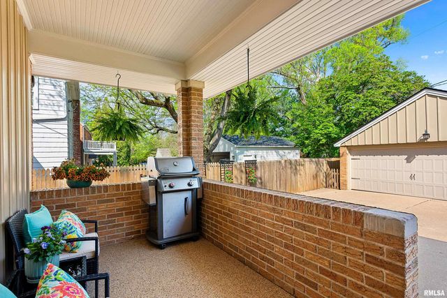 301 W HOLLYRIDGE Circle, Peoria, IL 61614