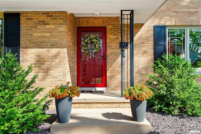301 W HOLLYRIDGE Circle, Peoria, IL 61614
