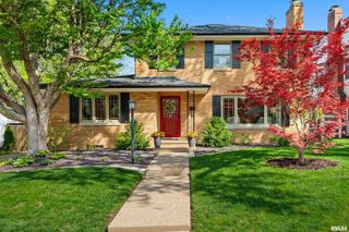 301 W HOLLYRIDGE Circle, Peoria, IL 61614