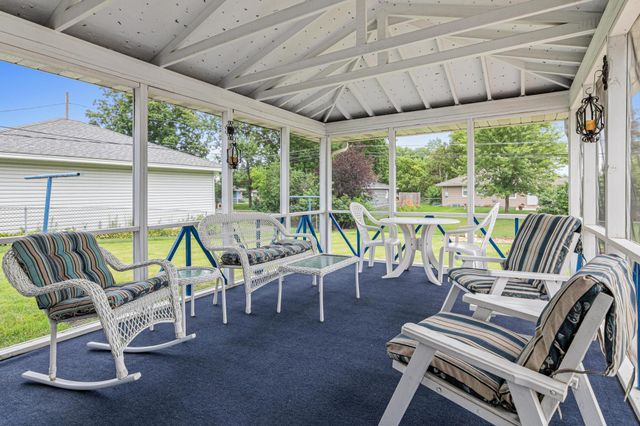 9043 16th Avenue S, Bloomington, MN 55425