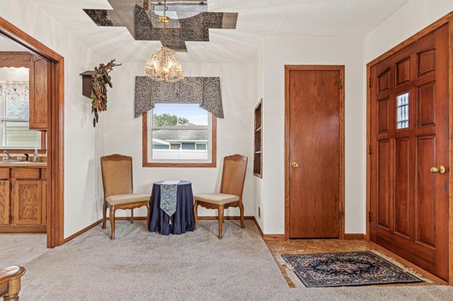 9043 16th Avenue S, Bloomington, MN 55425