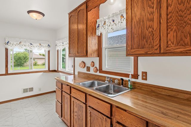 9043 16th Avenue S, Bloomington, MN 55425