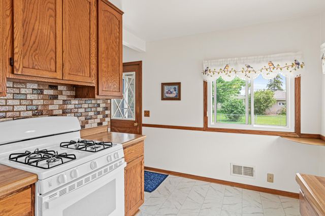 9043 16th Avenue S, Bloomington, MN 55425