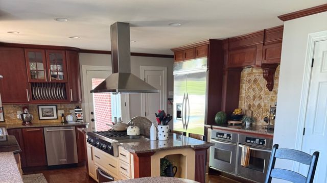 1902 Suzanne Drive, Marion, IL 62959