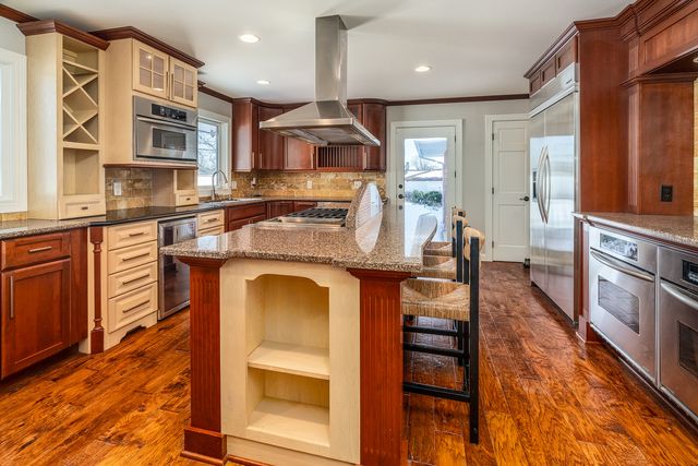 1902 Suzanne Drive, Marion, IL 62959