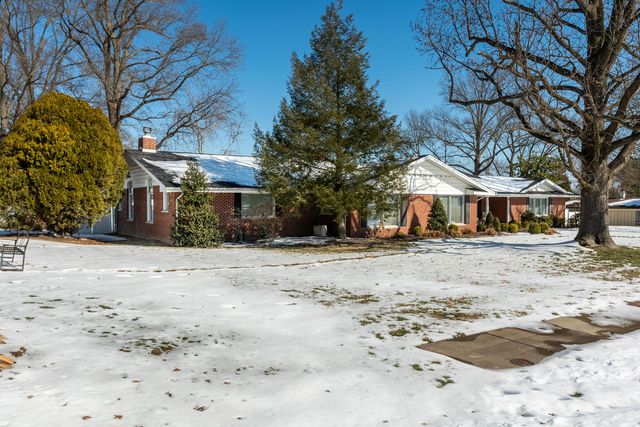 1902 Suzanne Drive, Marion, IL 62959