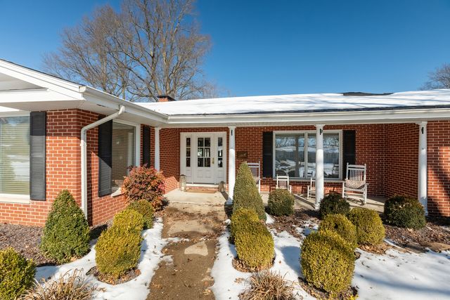 1902 Suzanne Drive, Marion, IL 62959