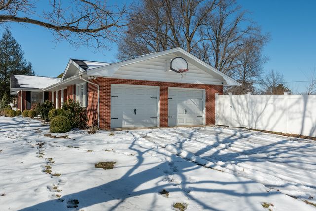 1902 Suzanne Drive, Marion, IL 62959