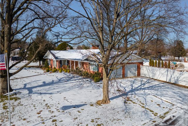 1902 Suzanne Drive, Marion, IL 62959