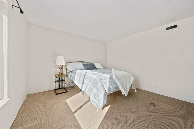 685 Oak St 12-9, Brockton, MA 02301