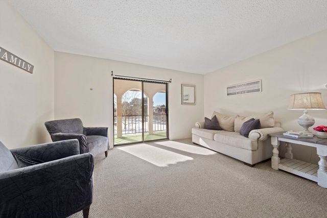 685 Oak St 12-9, Brockton, MA 02301