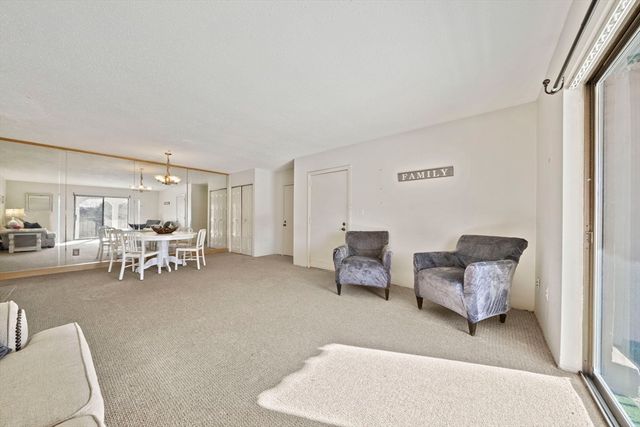 685 Oak St 12-9, Brockton, MA 02301