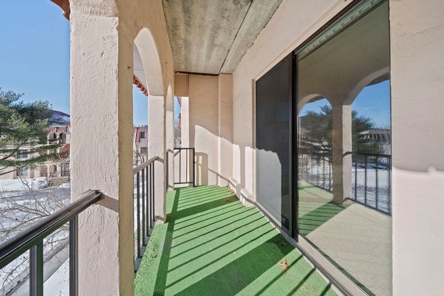 685 Oak St 12-9, Brockton, MA 02301