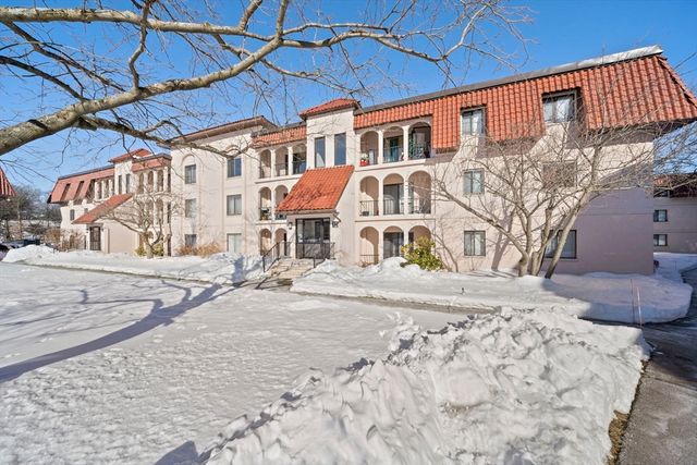 685 Oak St 12-9, Brockton, MA 02301