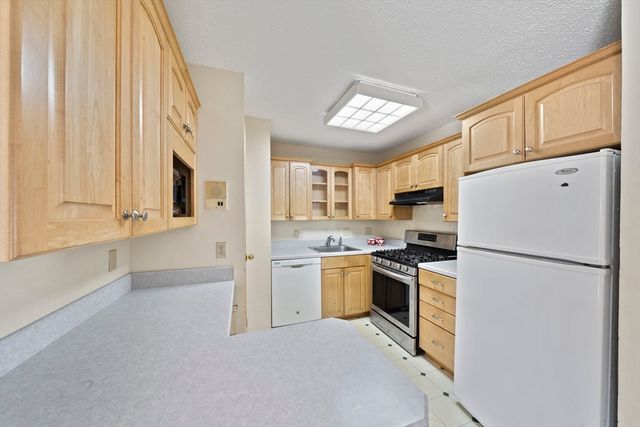 685 Oak St 12-9, Brockton, MA 02301