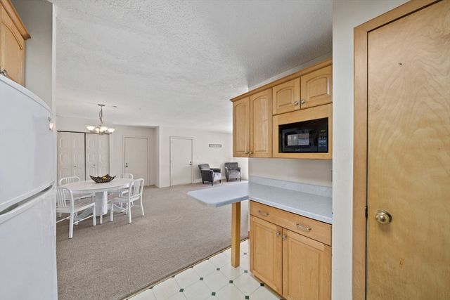 685 Oak St 12-9, Brockton, MA 02301