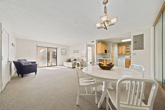 685 Oak St 12-9, Brockton, MA 02301