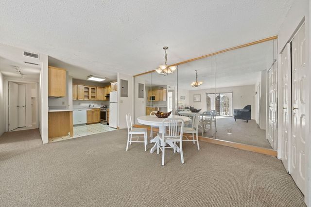 685 Oak St 12-9, Brockton, MA 02301