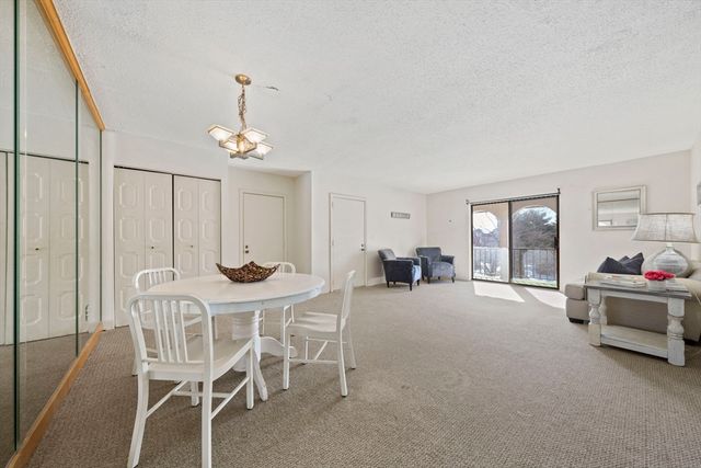 685 Oak St 12-9, Brockton, MA 02301