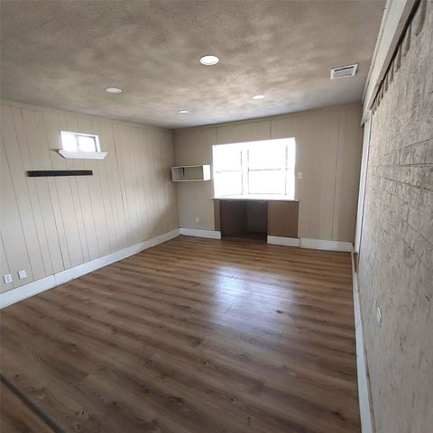 2084 County Road 4308, Greenville, TX 75401